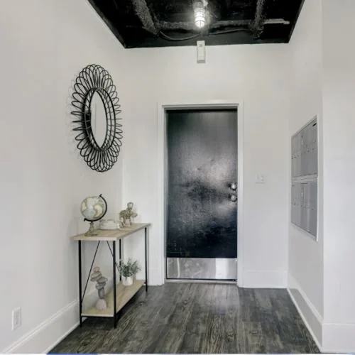 Residence entry corridor