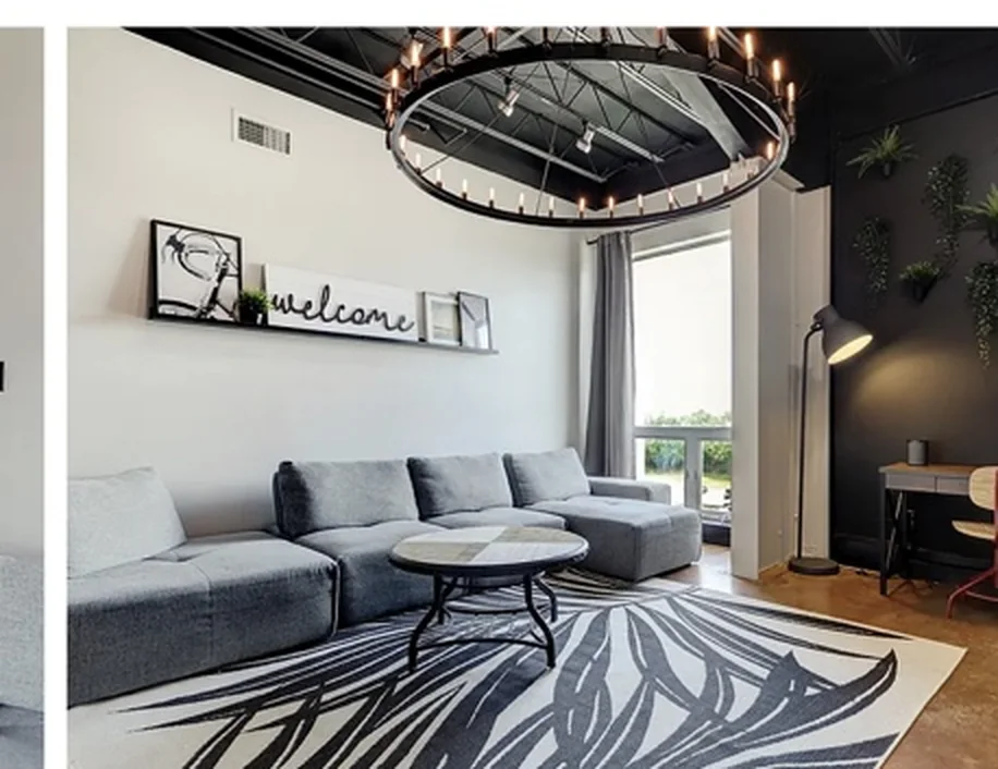 Bright updated residence at Three Crowns at The Heights
